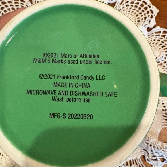 M&M's Green Coffee Mug featuring the phrase "Eat Your Heart Out, Darling!" - Picture 4 of 6